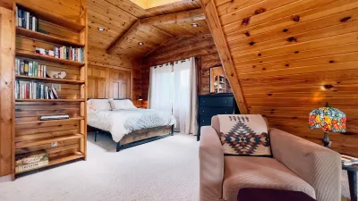 Birchwood Lake Log Cabin Retreat Hotels near Tiki Beach Resort