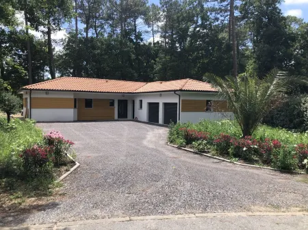 Magnificent villa with swimming pool Отели в г. Бискарросс