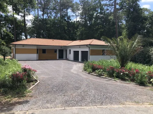 Magnificent villa with swimming pool