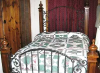 Vacationer's oasis on the waterfront of picturesque Pearly Pond.