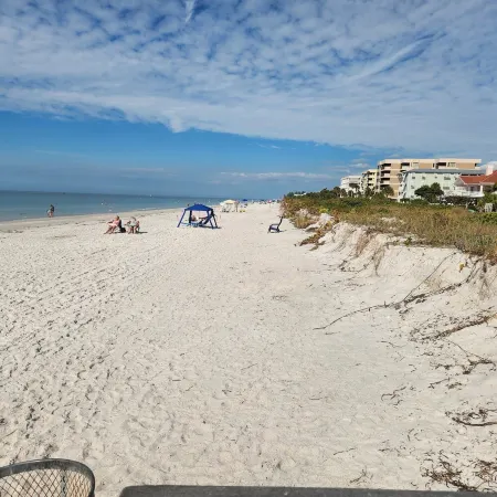 LIVE ON THE BEACH. Gulf Beach Front - Spectacular views.