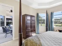 Beautiful Home with Pool on Golf Course in Lely فنادق في Lely Resort