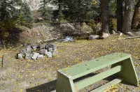 Cozy riverfront condo 4 miles from ski lifts