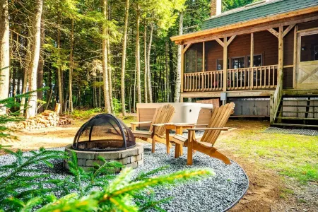 Lake front, hot tub, kayak, paddle board, Dogs, Mount Desert Island, Bar Harbor!