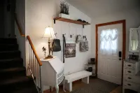 The Flower Artist Home- walk to Pub, Shops & Trails. Dog-friendly! Hotel a Lafayette