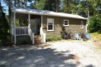 Storybook Mountain Cottage – Romantic Cottage w/ Fire Pit & Private Porch