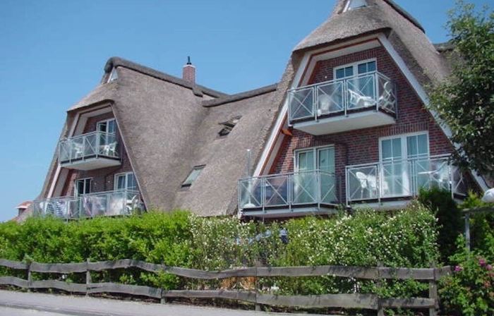 Dreams under a thatched roof, terrace, WLAN, beach chair on the family beach free of charge