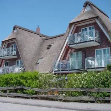 Dreams under a thatched roof, terrace, WLAN, beach chair on the family beach free of charge