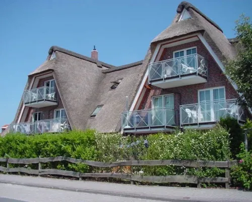Dreams under a thatched roof, terrace, WLAN, beach chair on the family beach free of charge Hotels in Hooksiel
