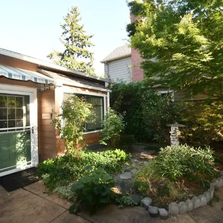 Delightful Cottage in Central Eugene