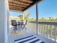 ★Gulf Coast 107★ 10/10! Clean Beach Condo with Pool, Beach Gear & Spacious Patio