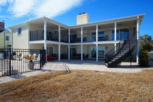 Beautiful 7 BD oceanfront house with a private pool located on the Golden Mile - Private Pools