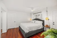 Beach Access Retreat_2 Bd, 2 Ba, Walk to the Beach