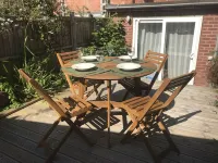 Bright & fresh, 3 storey market town house, Newent 쓰리 초어스 빈야즈 글로스터셔 주변 호텔