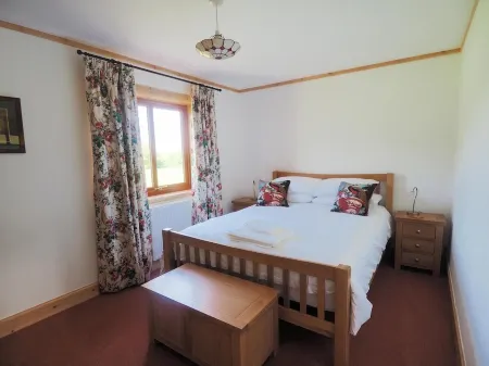 Family Friendly Log Cabin Отели в г. Киркньютон