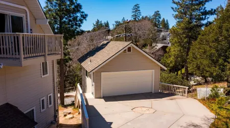 New 1-Bdrm Apartment Suite - Pet-Friendly Cozy Mountain Escape Near Trail & Lake Отели в г. Лейк Арроухед