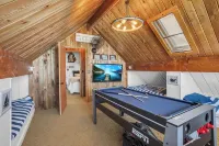 Cozy 3BR lakefront cottage with hot tub perfect for families w/ private dock.