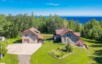 Timber Frame House overlooking Lake Superior, 20 miles from downtown Duluth