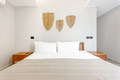 Luxury 1BD Condo 3 blk from 5th Ave W/Pool&Parking