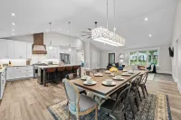 Stunning Home, conveniently located in Raleigh