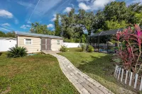 Florida nest - summer house with heated swimming pool. Pet friendly. - สระว่ายน้ำส่วนตัว