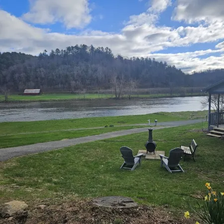 Private Riverfront Cabin