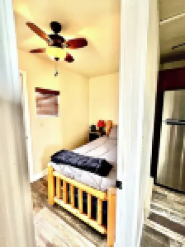 Tilted Rooster Ranch Guesthouse - 5 Minutes from Airport & 10 From Downtown