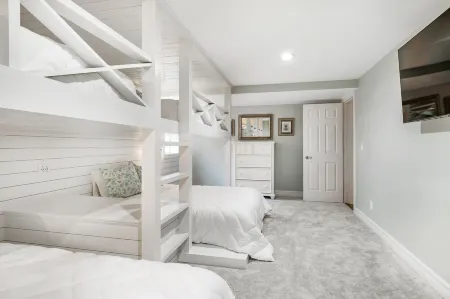 Luxurious Morrison Lakehouse w/ Hot Tub & Sunset Views Отели в г. Branch County