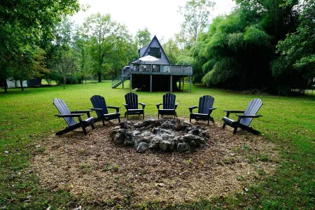 Riverfront🏕A-Frame/HOT TUB/Fire Pit! FAST Wifi