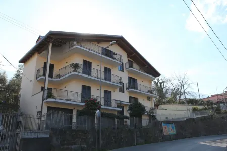 Rosy House - Hospitality Отели в г. Пимонте