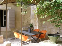 Village house in Provence for 2 to 4 people at the foot of the Alpilles mountains