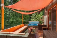 Mt Baker "Eh" Frame! 6 Person Hot Tub! 3Bd2BTH! Wifi! King Bed! EV Charger!