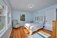 Fox Valley Farmhouse Overlooking The Fox River!