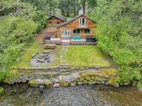 Creekside Cabin @ Mt. Rainier with Hot Tub and Game Room