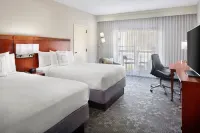 Courtyard Atlanta Perimeter Center Отели в г. Санди-Спрингс