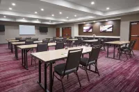 Courtyard Buffalo Airport Отели в г. Чиктовага