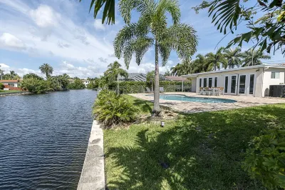 Luxury 5BR 3 Baths On the water Great Location 5 Min to Beach  Heated Salt pool