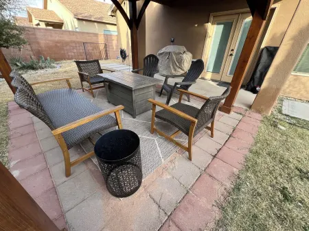 Spacious 4-bedroom house in charming Carlsbad with WiFi and AC Отели в г. Карлсбад