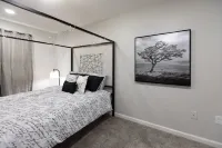 8 Minutes to Downtown • 70in TV • Free Parking ガーフィールド植物園周辺のホテル