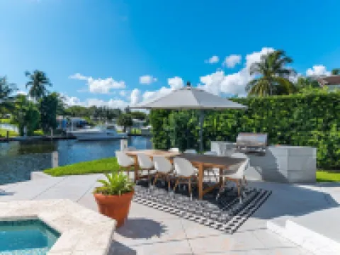 Waterfront Estate Exclusive-Paradise Lighthouse Point Florida Private Pool/Spa Hotels in Lighthouse Point