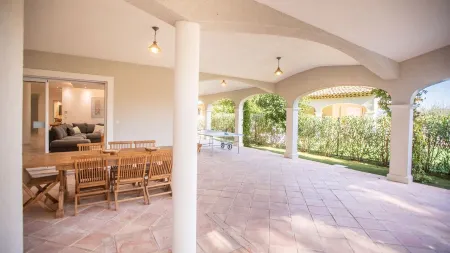 Superb VILLA 100 m from the beach with swimming pool Отели рядом с достопримечательностью «Eglise Sainte-Maxime»