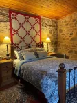 Homely Cottage nestled in the award-winning Heritage Garden