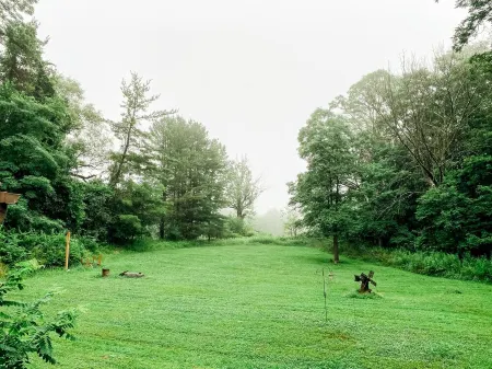 Family friendly with fireplace and swingset