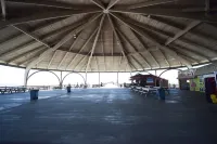 Beautiful top floor Condo/2 pools Steps From Beach  And Pier