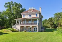 Relax And Reconnect With Expansive Views Of The Historic James River Hotels in 