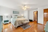 York Beach Getaway (Razzle Dazzle House)