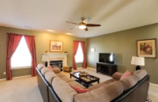 4 bedroom house close to the Horse Park