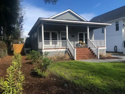 ALMOST NEW cottage in quaint historic downtown Morehead City. Built in 2020. Hotels near Walmart Supercenter