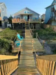 Just steps away from the ocean! Charming, cozy and a home away from home.