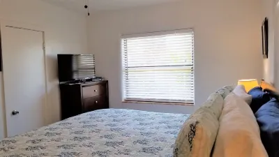 <:>< Deals  New Smyrna Beach 1 Min. Walk to Ocean &Flagler -Rests, Shops Hotels near Marine Discovery Center